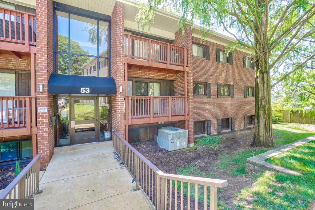 53 Skyhill Rd in Alexandria, VA - Building Photo