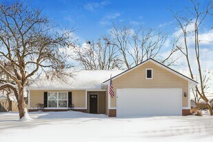 1319 Country Ridge Ln in Indianapolis, IN - Building Photo