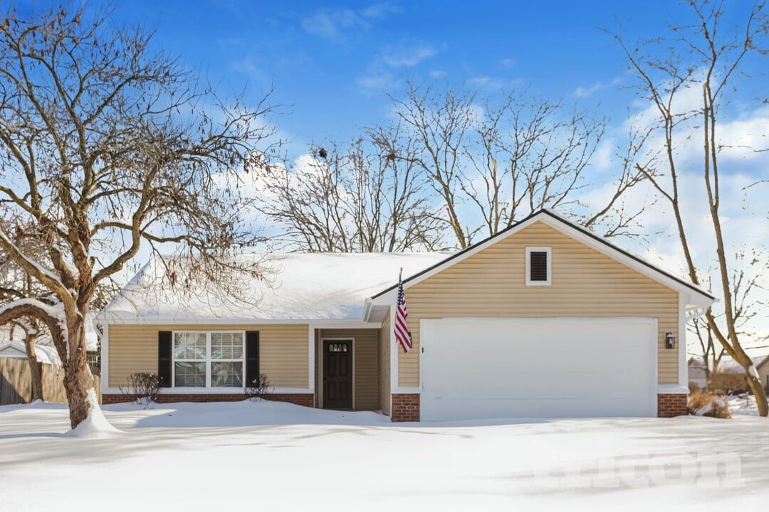 1319 Country Ridge Ln in Indianapolis, IN - Building Photo