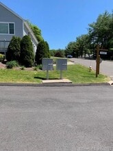 347 Green Rock in Shelton, CT - Building Photo - Building Photo