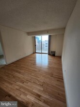 7500 Woodmont Ave in Bethesda, MD - Foto de edificio - Building Photo