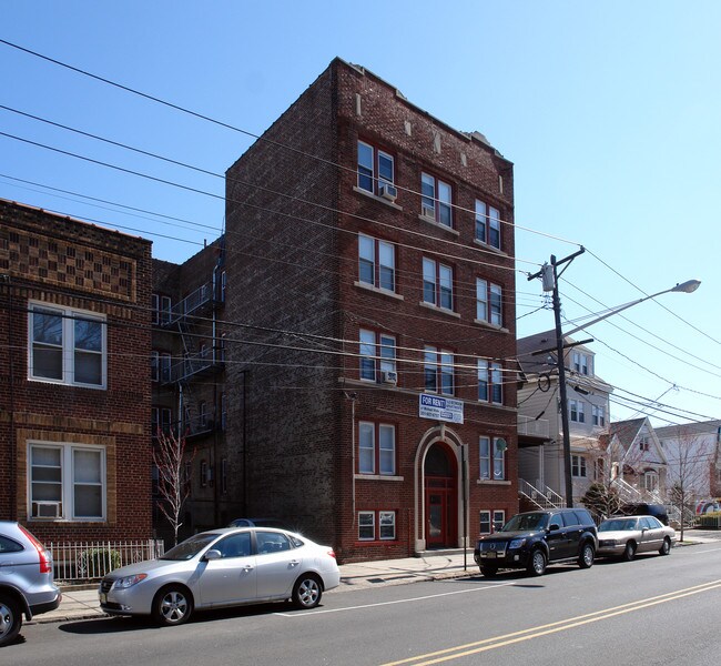 662 Avenue A in Bayonne, NJ - Building Photo - Building Photo