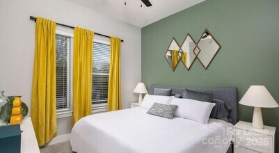 1015 N Alexander St, Unit A6 in Charlotte, NC - Foto de edificio - Building Photo