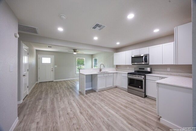 1311 Fitch St in San Antonio, TX - Building Photo - Building Photo