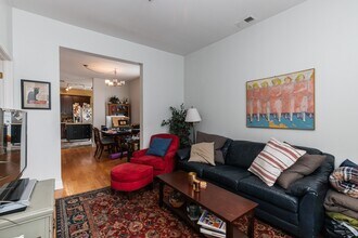 2032 W Roscoe St, Unit 1 in Chicago, IL - Building Photo - Building Photo