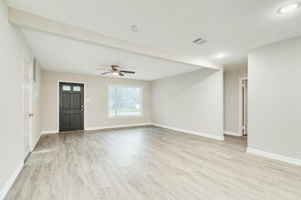 204 Jasmine St in Lake Jackson, TX - Building Photo - Building Photo