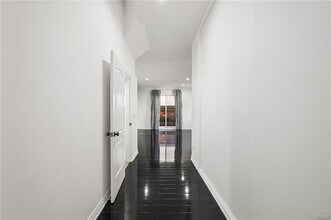 10235 Independence Ave in Los Angeles, CA - Building Photo - Building Photo