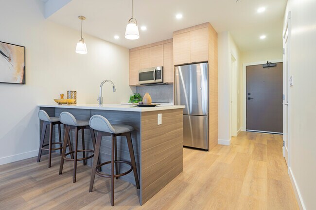 Sunalta Heights in Calgary, AB - Building Photo - Interior Photo