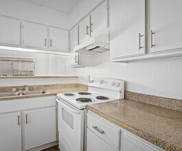 2111 Holly Hall St in Houston, TX - Building Photo - Building Photo