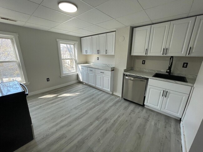 34 Newbury St in Worcester, MA - Building Photo - Building Photo