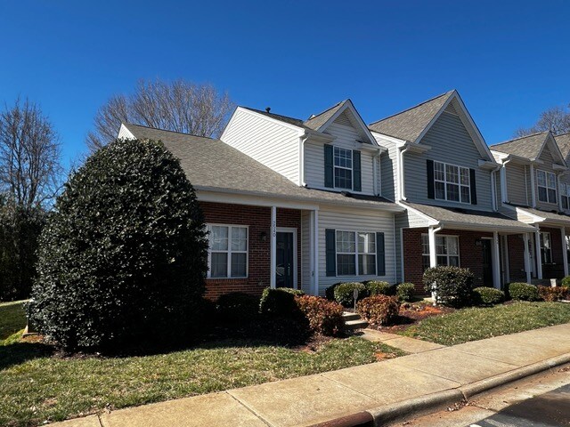 2540 Halle Ann Cir in Winston-Salem, NC - Building Photo