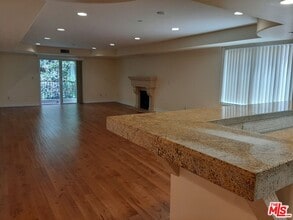 10390 La Grange Ave in Los Angeles, CA - Building Photo - Building Photo