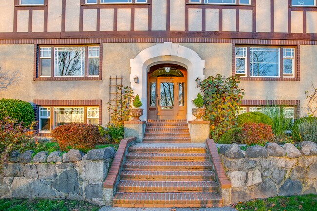 1519 Beach Ave in Vancouver, BC - Building Photo - Building Photo