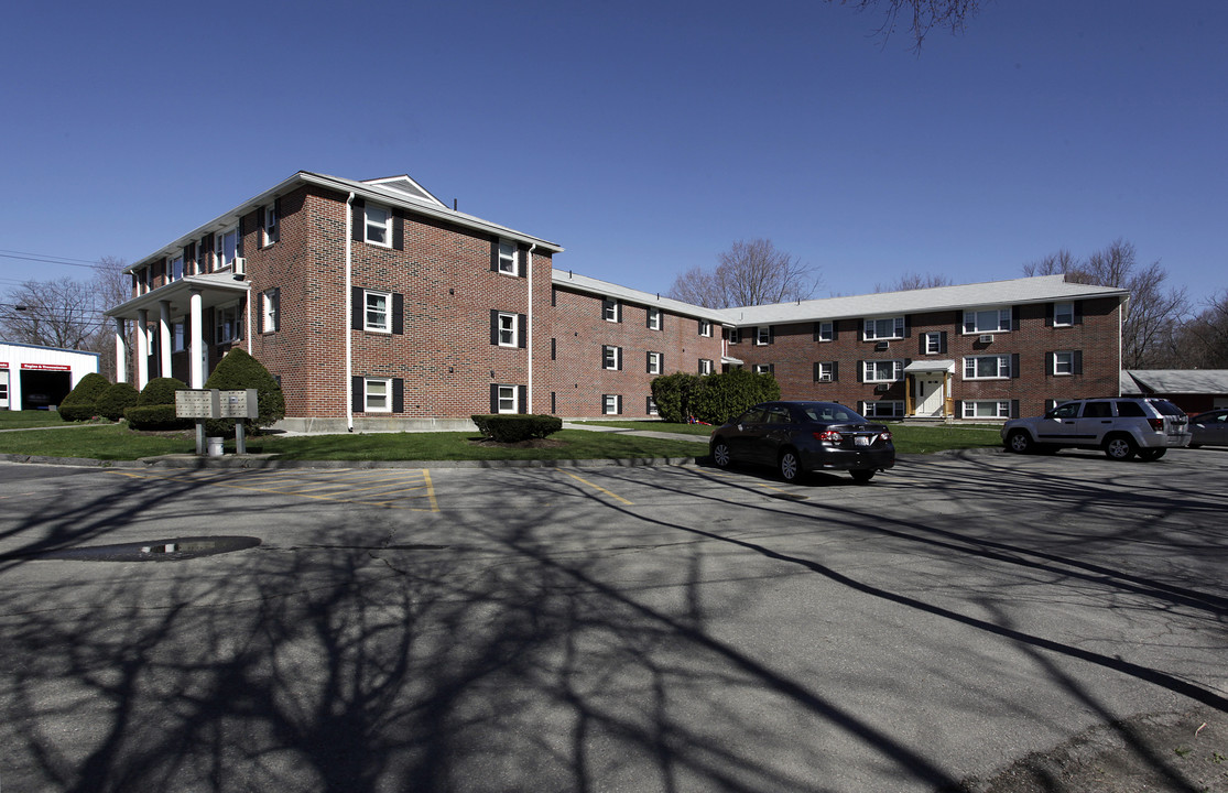 177 Crescent St in Shrewsbury, MA - Foto de edificio