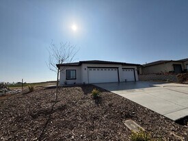 9207 Prometheus Dr in Bakersfield, CA - Building Photo