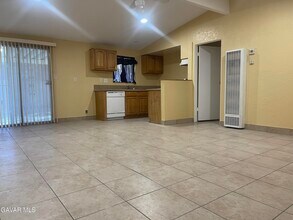 2004 W Oldfield St in Lancaster, CA - Building Photo - Building Photo