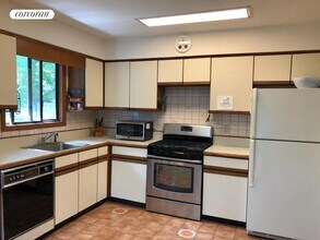 17 St Mary's Rd in Shelter Island, NY - Building Photo - Building Photo