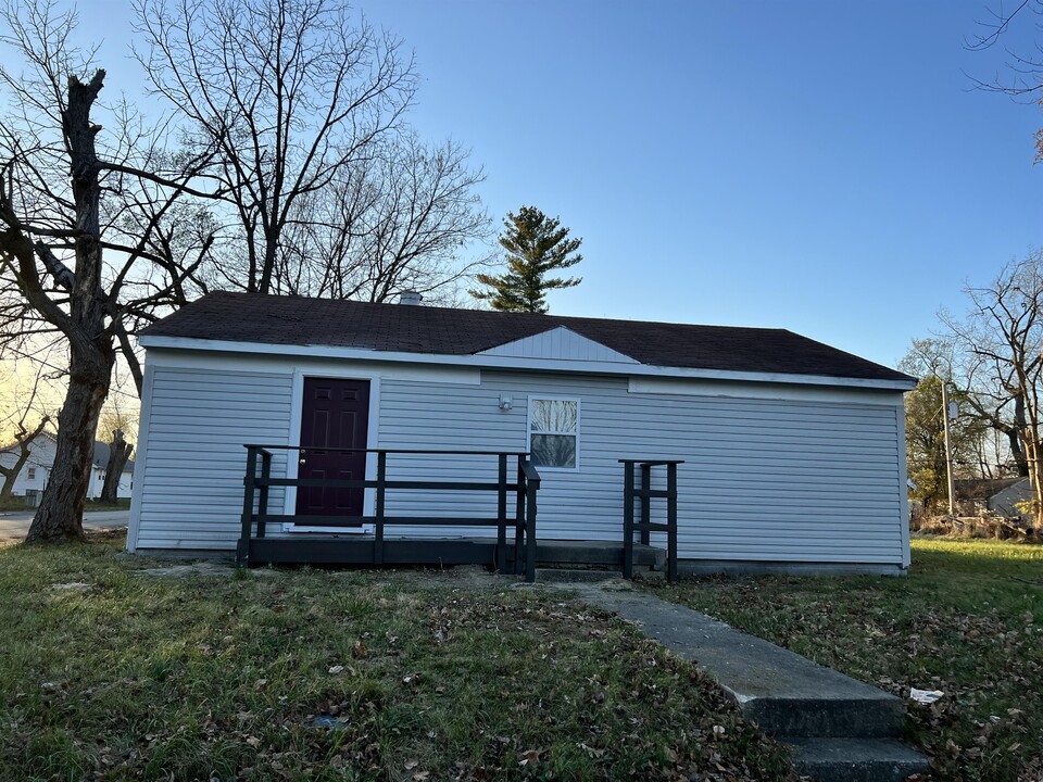 1432 Halford St in Anderson, IN - Foto de edificio