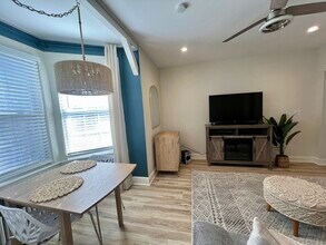 157 Baileyville Rd, Unit Second Floor in Middlefield, CT - Foto de edificio - Building Photo