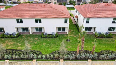 6875 Broadwater Ln in Greenacres, FL - Building Photo - Building Photo