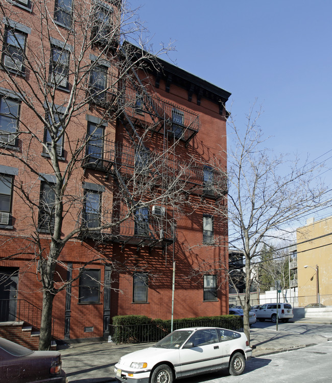 130 Willow Ave in Hoboken, NJ - Building Photo - Building Photo