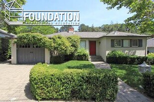 124 Hilldale Dr in San Anselmo, CA - Building Photo