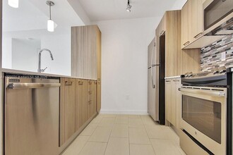 1756 N Bayshore Dr, Unit 14O in Miami, FL - Building Photo - Building Photo