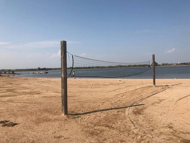 620 Cedar St in Windsor, CO - Foto de edificio - Building Photo