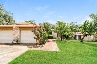 9903 Hundred Oaks Cir in Austin, TX - Building Photo