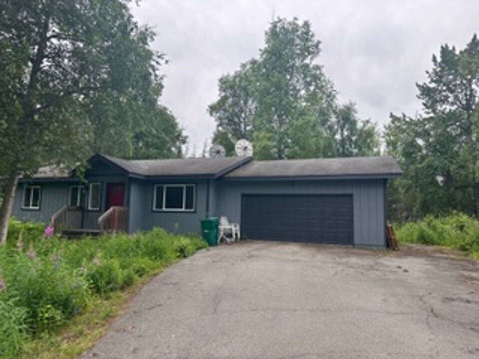 7473 N Highlander Lp in Palmer, AK - Building Photo
