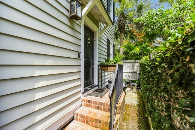 84 1/3 King St in Charleston, SC - Building Photo - Building Photo