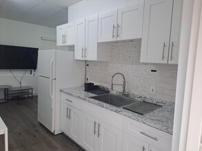 4500 N Dixie Hwy in Oakland Park, FL - Building Photo - Building Photo