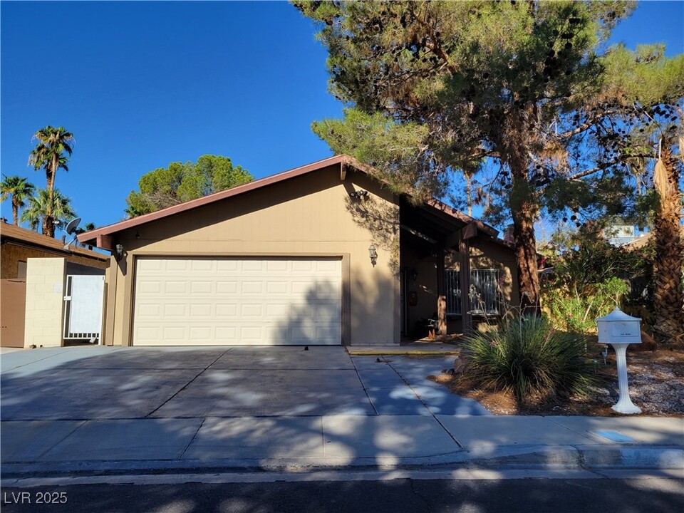 4723 Desert Vista Rd in Las Vegas, NV - Foto de edificio