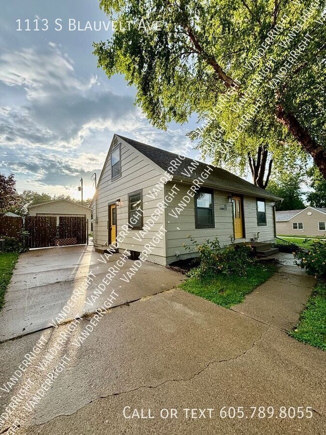 1113 S Blauvelt Ave in Sioux Falls, SD - Building Photo - Building Photo