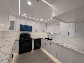 2905 Montrose Ave, Unit 410 in Glendale, CA - Foto de edificio - Building Photo