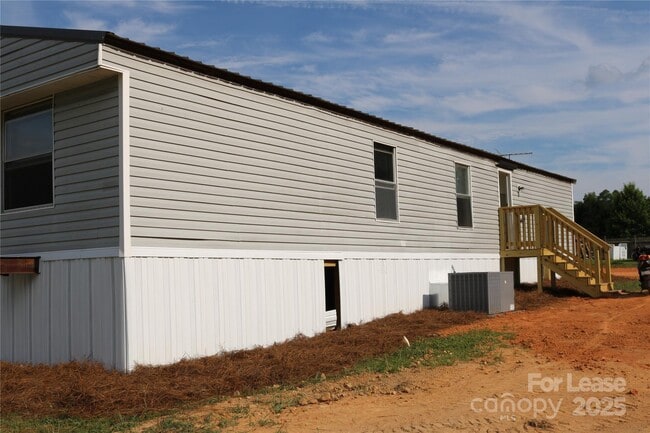 121 Newfield Ct in Lawndale, NC - Building Photo - Building Photo
