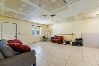 4610 Hairland Dr in West Palm Beach, FL - Foto de edificio - Building Photo