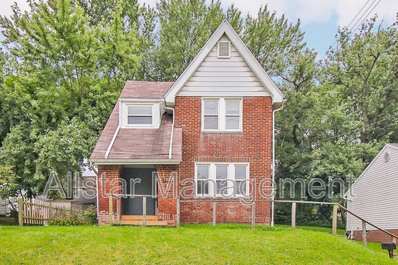 1562 Huguelet St in Akron, OH - Building Photo