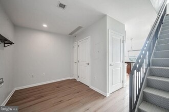 444 W Broad St, Unit 619 in Falls Church, VA - Building Photo - Building Photo