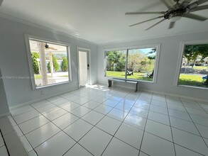 9810 SW 19th St in Miami, FL - Foto de edificio - Building Photo