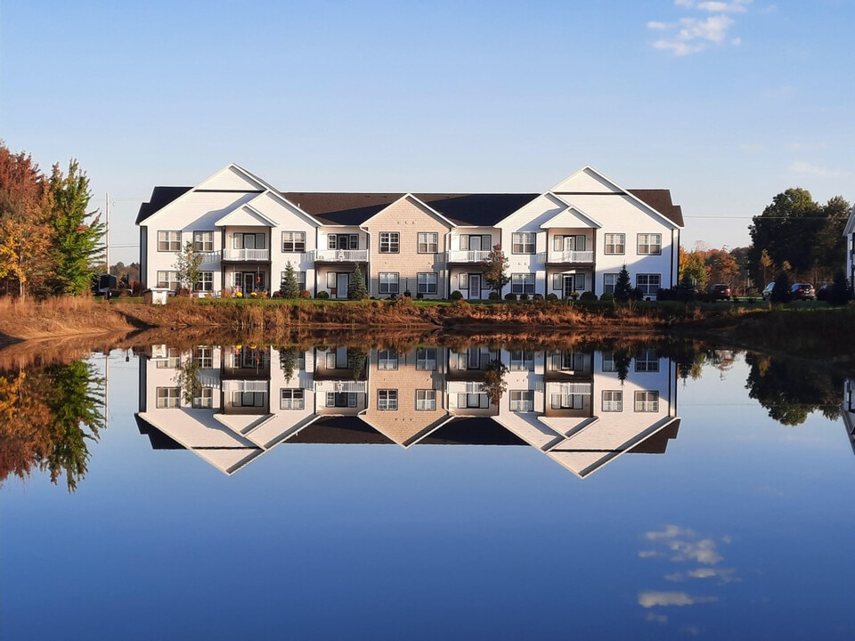 Platinum Pines in Muskegon, MI - Building Photo