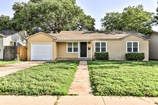 3114 31st St in Lubbock, TX - Building Photo