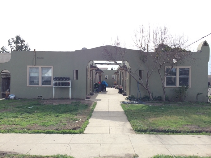 200 E Tunnell St in Santa Maria, CA - Building Photo