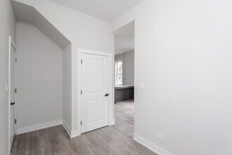 818 W 18th St in Chicago, IL - Building Photo - Building Photo