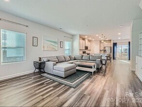 3926 Memorial Pkwy in Charlotte, NC - Building Photo - Building Photo