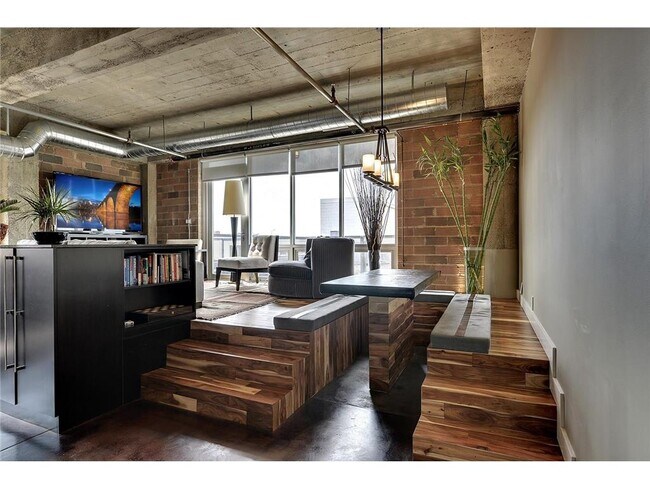 property at 901 N 3rd St