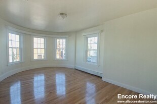 501 E Broadway in Boston, MA - Building Photo