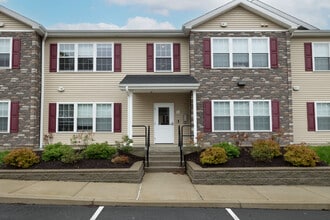 The Reserve at Towpath Trail in Schenectady, NY - Building Photo - Building Photo