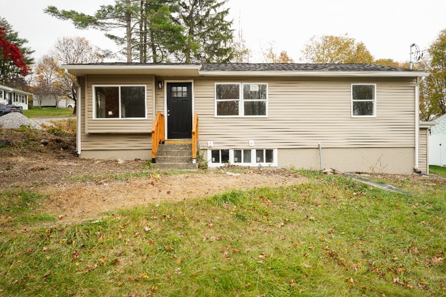 8 Sussex Ln in Worcester, MA - Building Photo - Building Photo