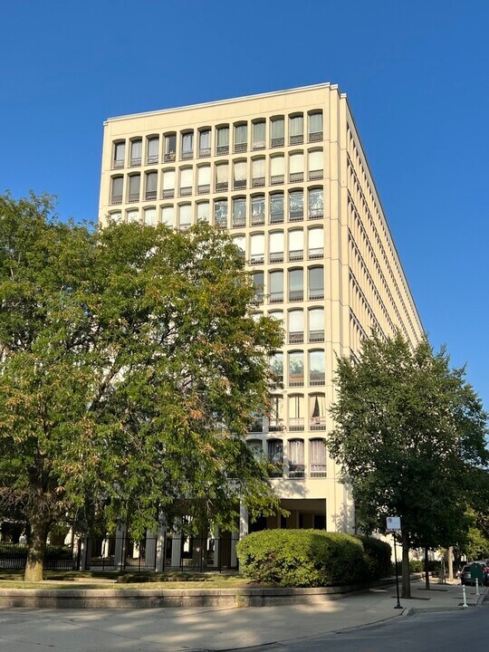 1401 E 55th St in Chicago, IL - Building Photo